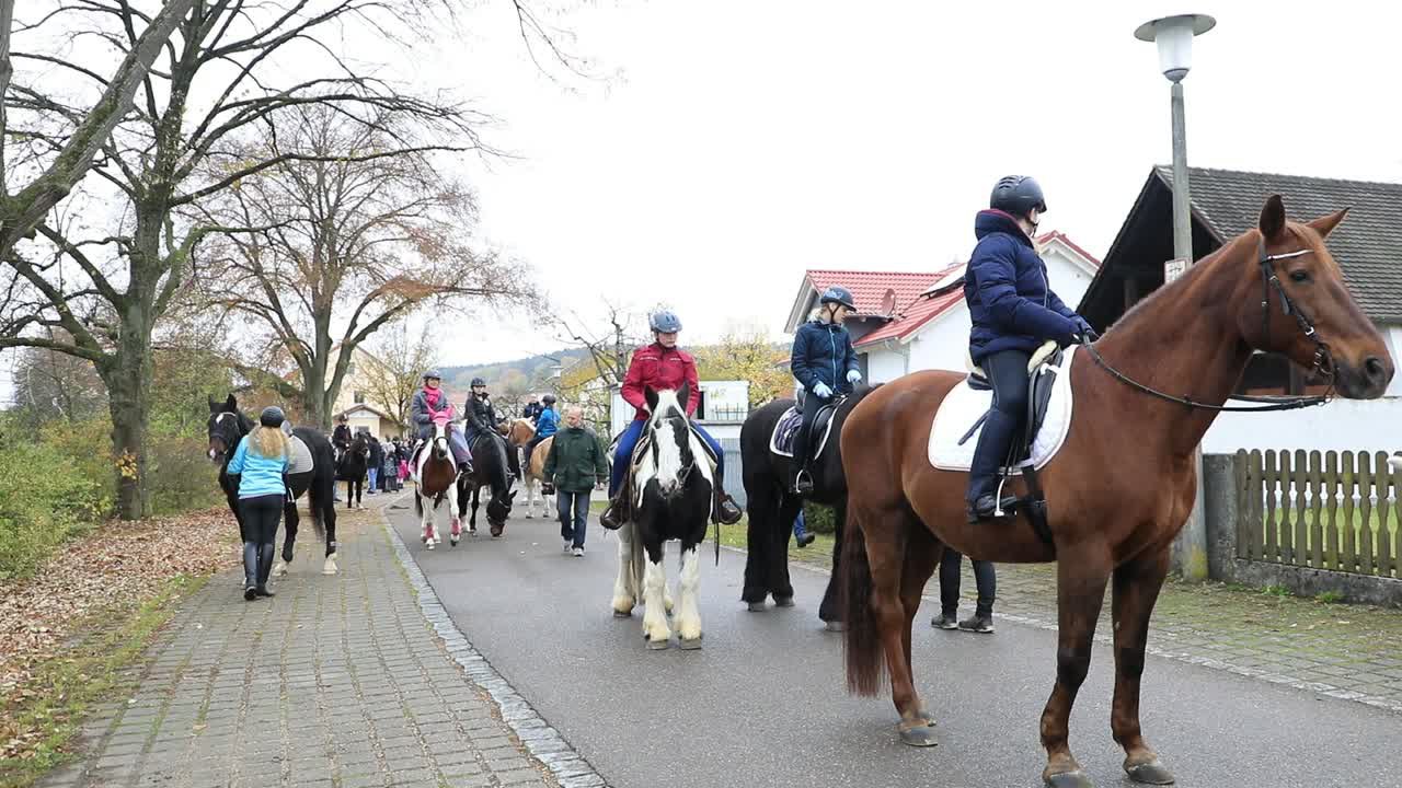 Heiliger der Bauern und Pferde: Der Leonhardiritt in Meilenhofen