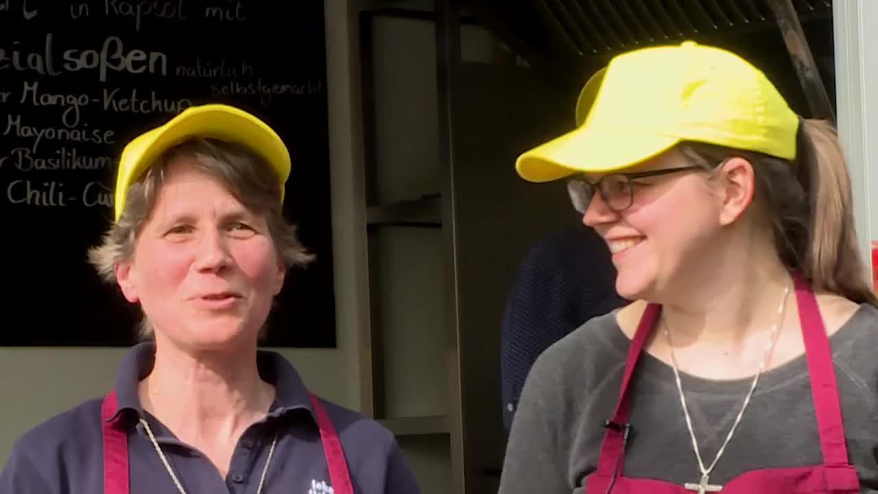Wenn Ordensfrauen eine Pommesbude betreiben 