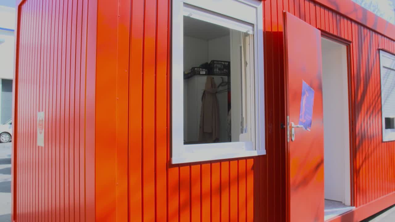 Ehrensache: Containerprojekt für obdachlose Frauen 