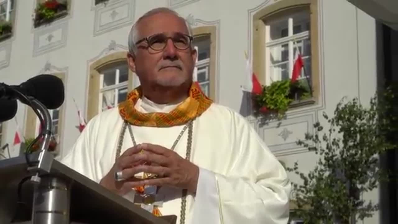 "Ein Gewand, ein Kontinent, eine Mission"