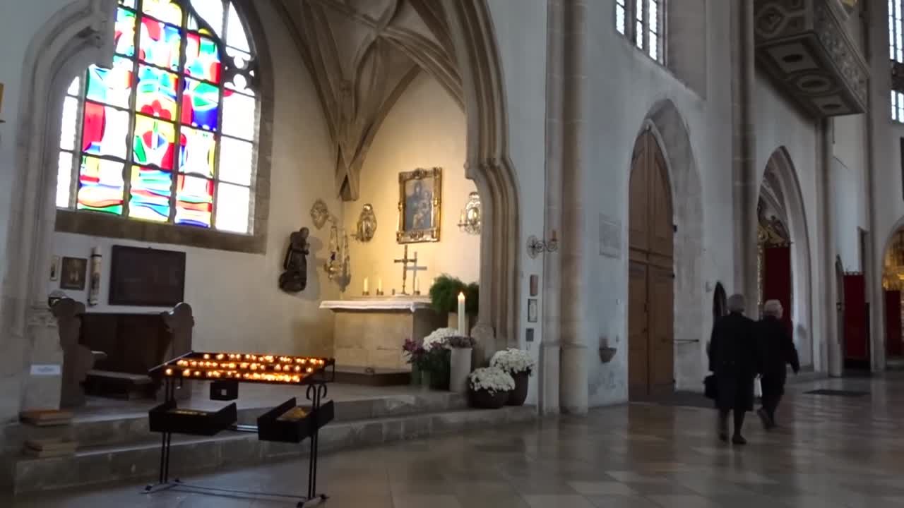 Heilige - Stars der Kirche oder verrückte Idealisten?