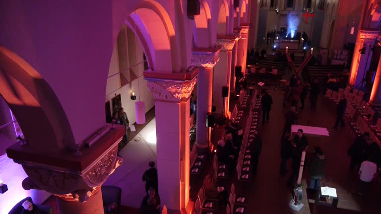 Abgefahren! Neue Jugendkirche GleisX