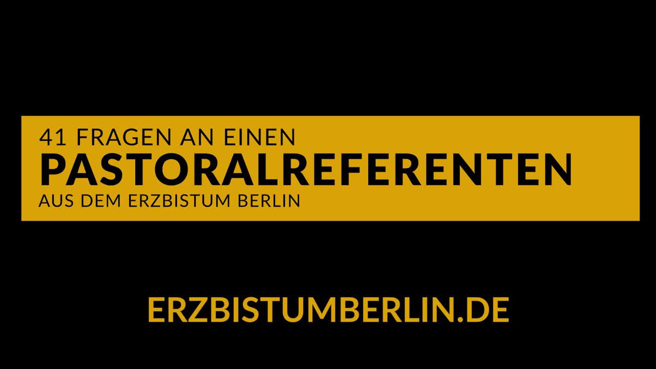 Pastoralreferent Benedikt Zimmermann im Fragenhagel