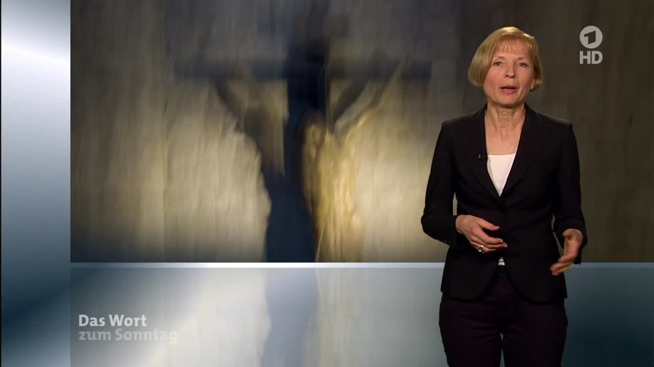 Vor dem Kreuz.