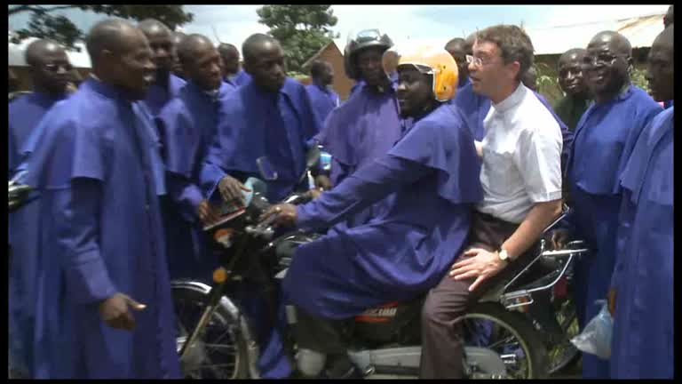 missio: "Erzbischof Zollitsch und missio-Präsident Krämer in Nigeria"