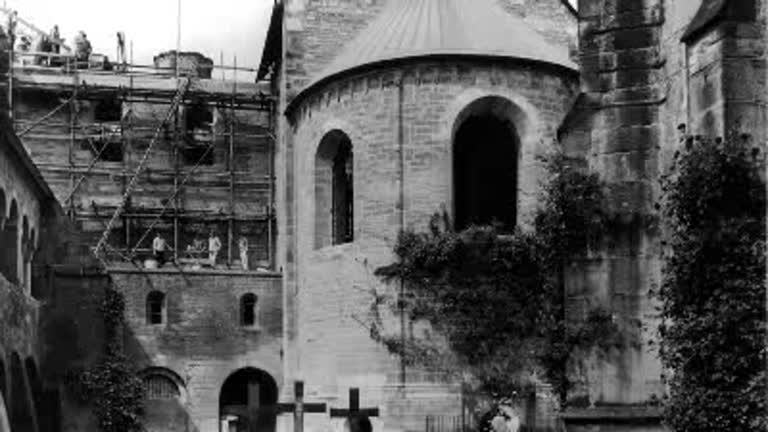 Bistum Hildesheim: "Grabungen in der Krypta des Domes"