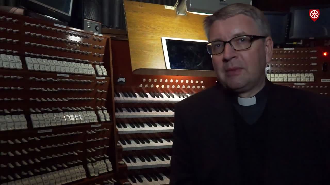 Bischof Kohlgraf an der Orgel 