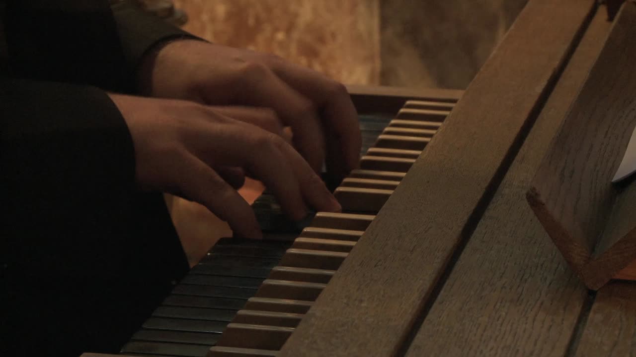 Gotteslobvideo (GL 195): Heilig (Gesang, Alstott)