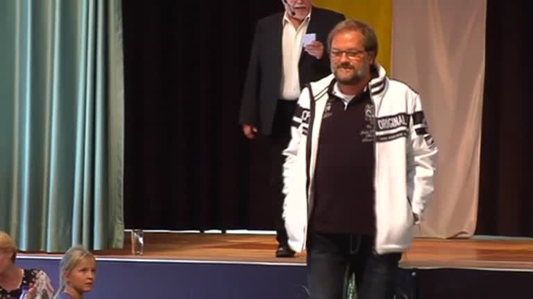 Pfarrer auf dem Laufsteg