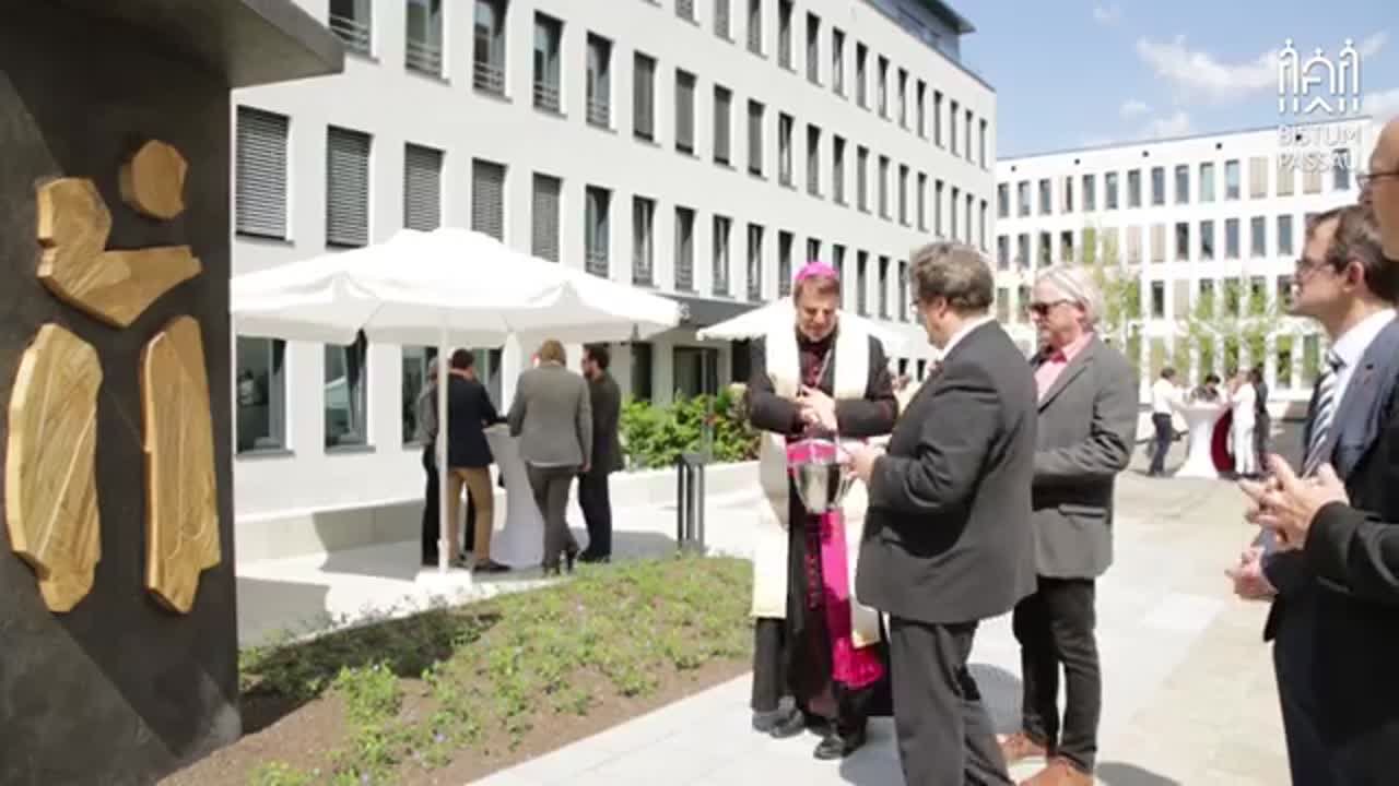 "Gottes Segen für das neue Konradinum in Passau"