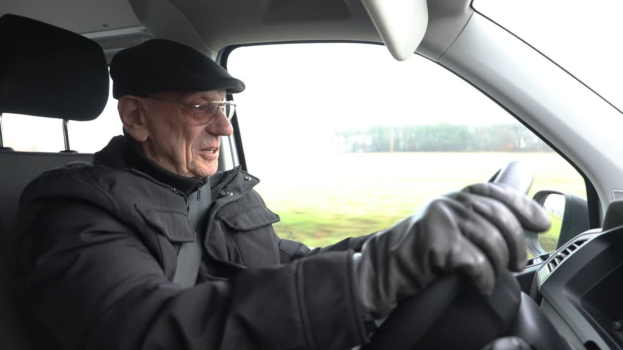 Ehrenamt mit 79 Jahren: Der Kirchenbusfahrer von Roßtal
