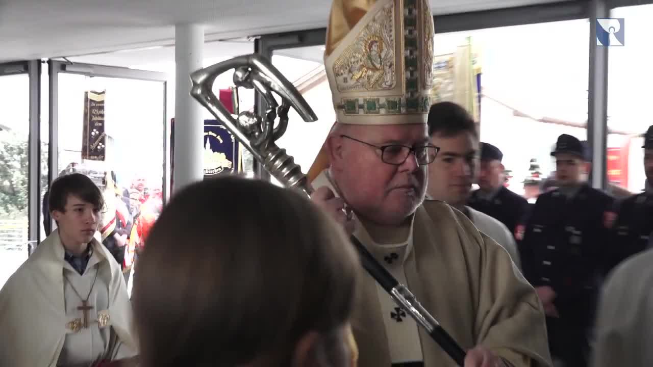 Kardinal Marx weiht neue Kirche 