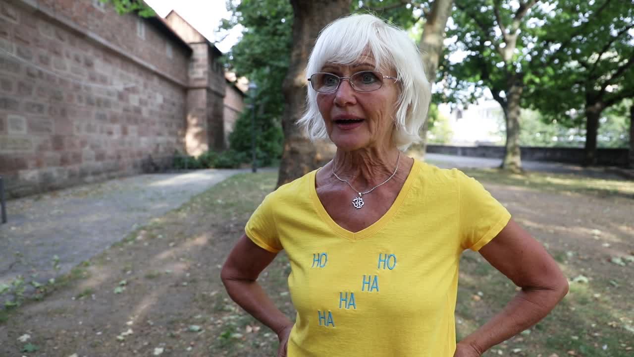 Lach doch mal! - Warum Lachyoga gut für uns ist