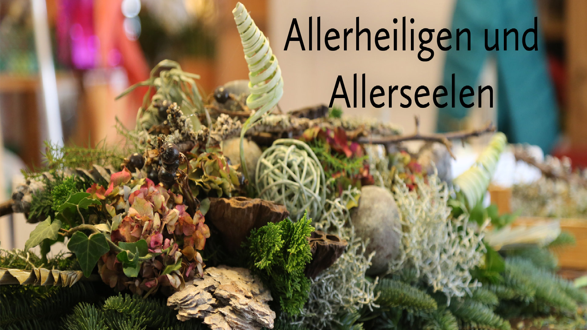 Grabschmuck in herbstlicher Pracht