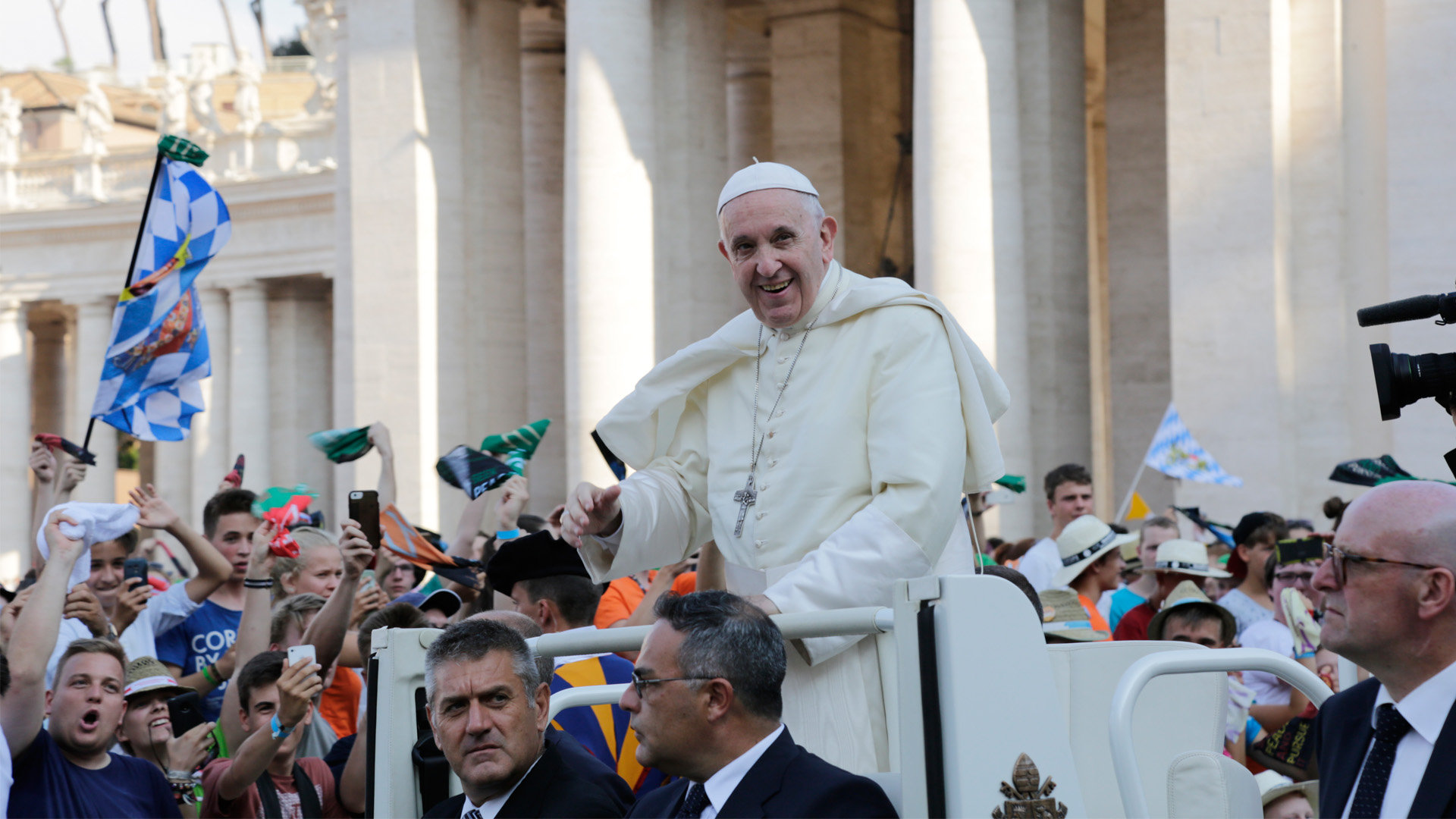 Als Ministrant zur Rechten des Papstes