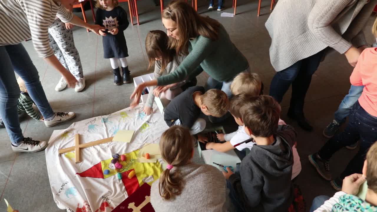 Kinderkirche, Ökumene und ein tierisch guter Begleiter: Gemeindereferentin Dorothee Sowada