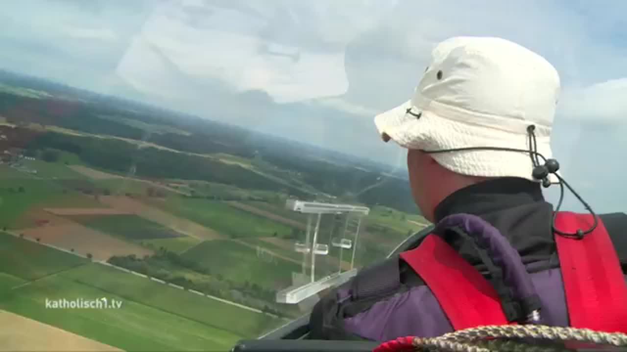 Ein Priester geht in die Luft 