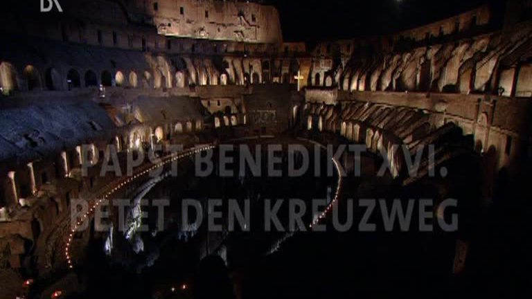Der Papst betet den Kreuzweg
