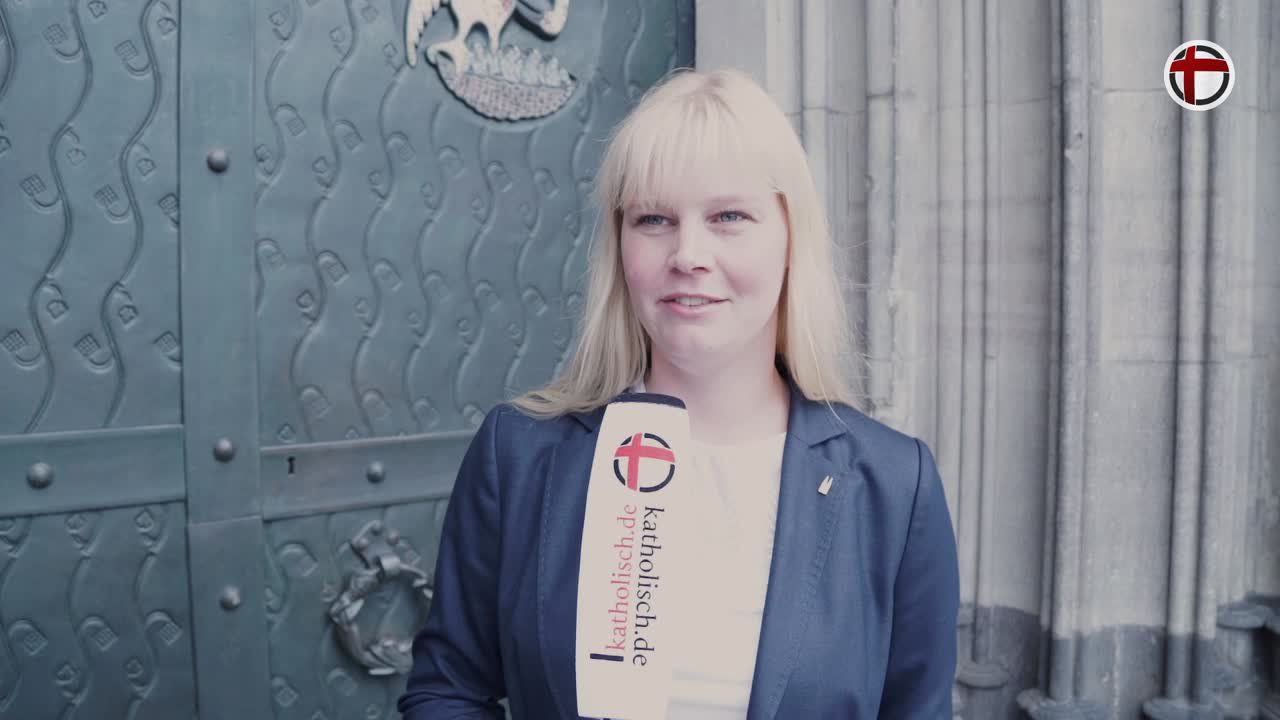 Leicht bekleidet in den Dom?