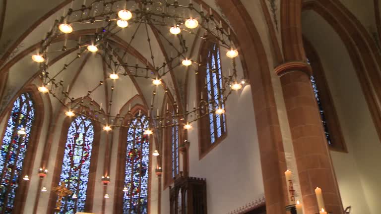 Gotteslobvideo (GL 328): Gelobt sei Gott im höchsten Thron