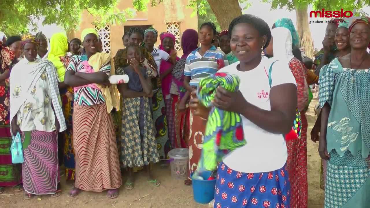 Wie Frauen in Burkina Lasten tragen